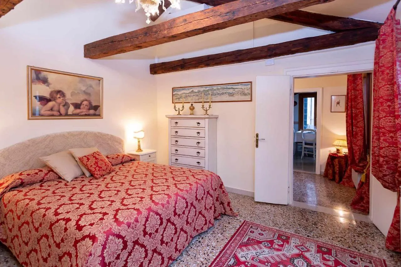 Emanuela'S Flat 0*, Venice