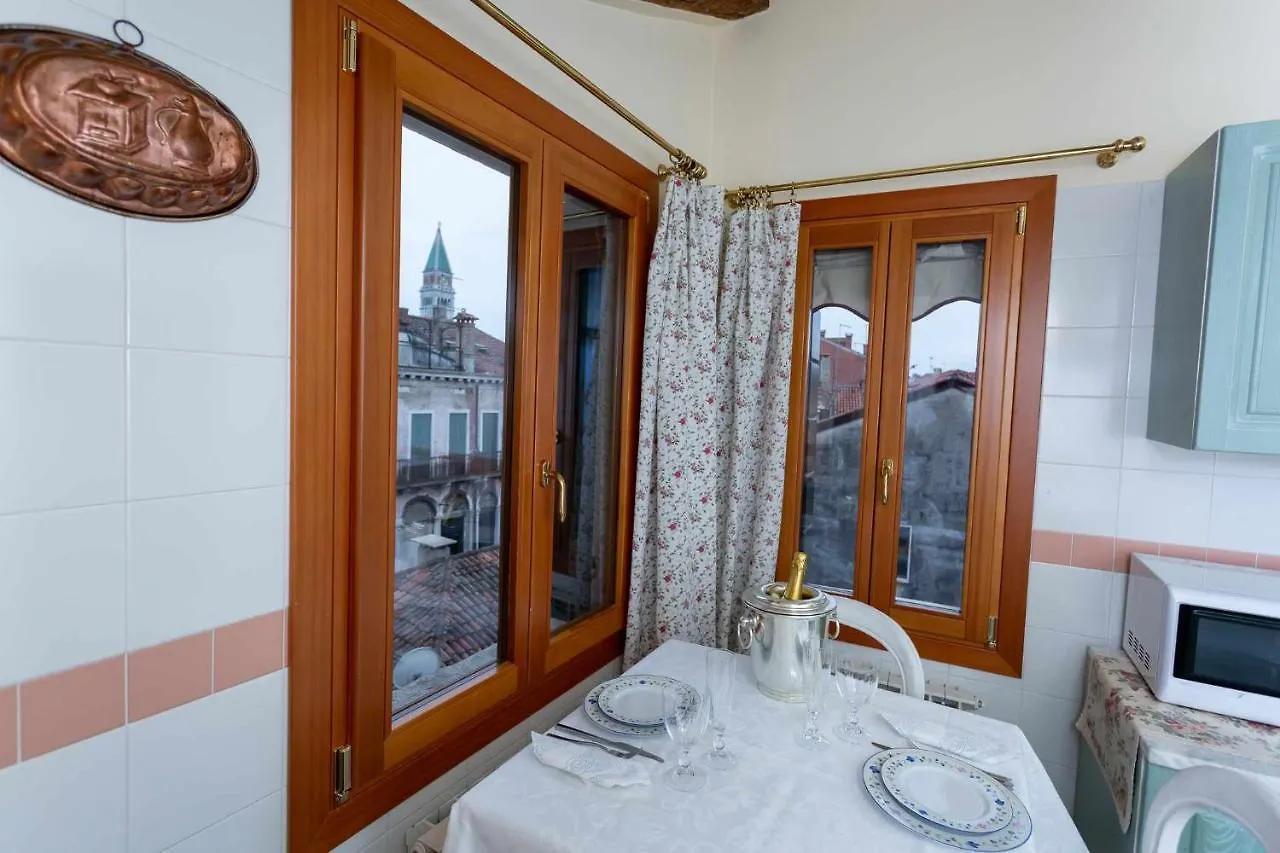 Emanuela'S Flat 0*, Venice